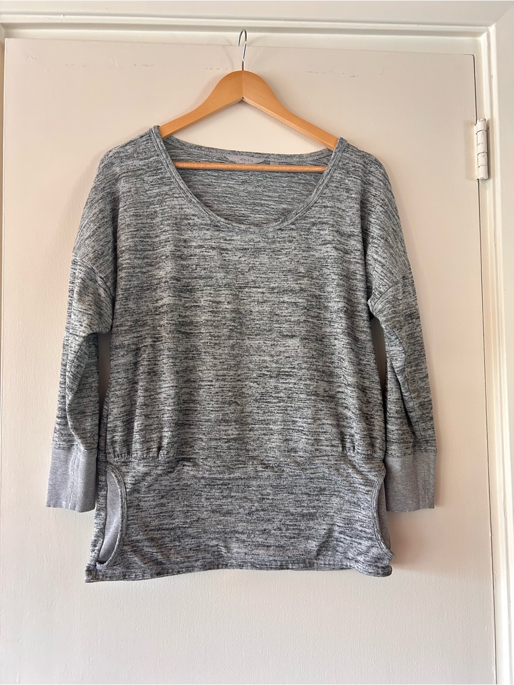 Athleta Casual Heathered Gray Long Sleeve Pullover with Pockets